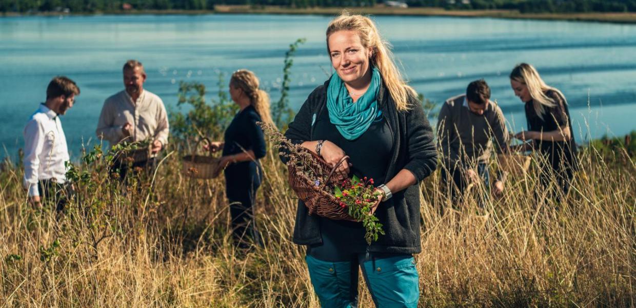 Rikke with a team foraging on Fyn