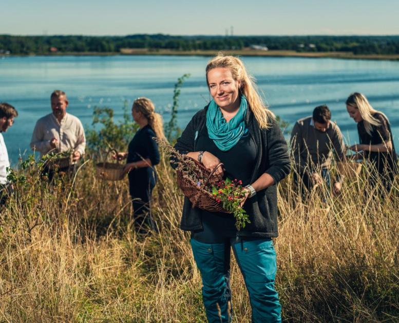 Rikke with a team foraging on Fyn