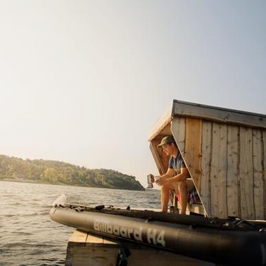 The floating shelter "Havhytten" is located off the coast at Hvide Klint in North Zealand, just an hour from Copenhagen