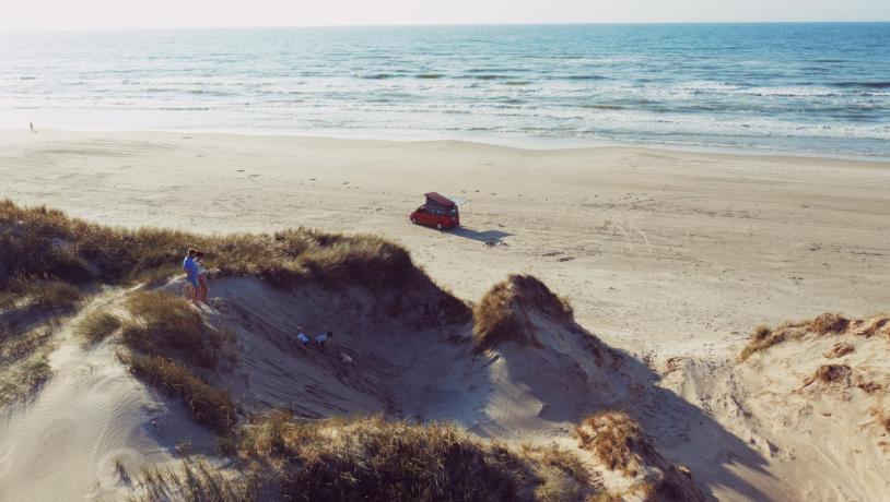 Campingvan am Strand von Dänemark