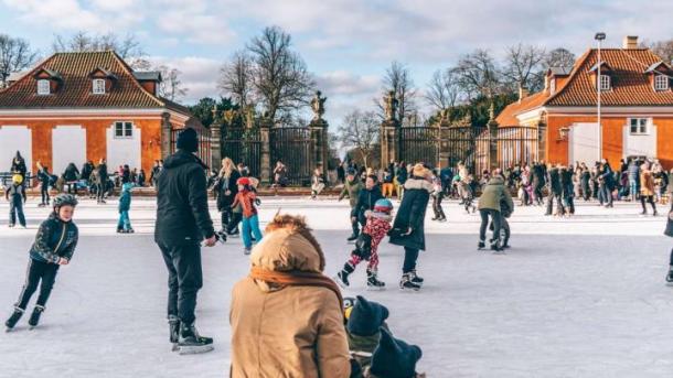 Ice skate in the neighbourhood of Frederiksberg in Copenhagen