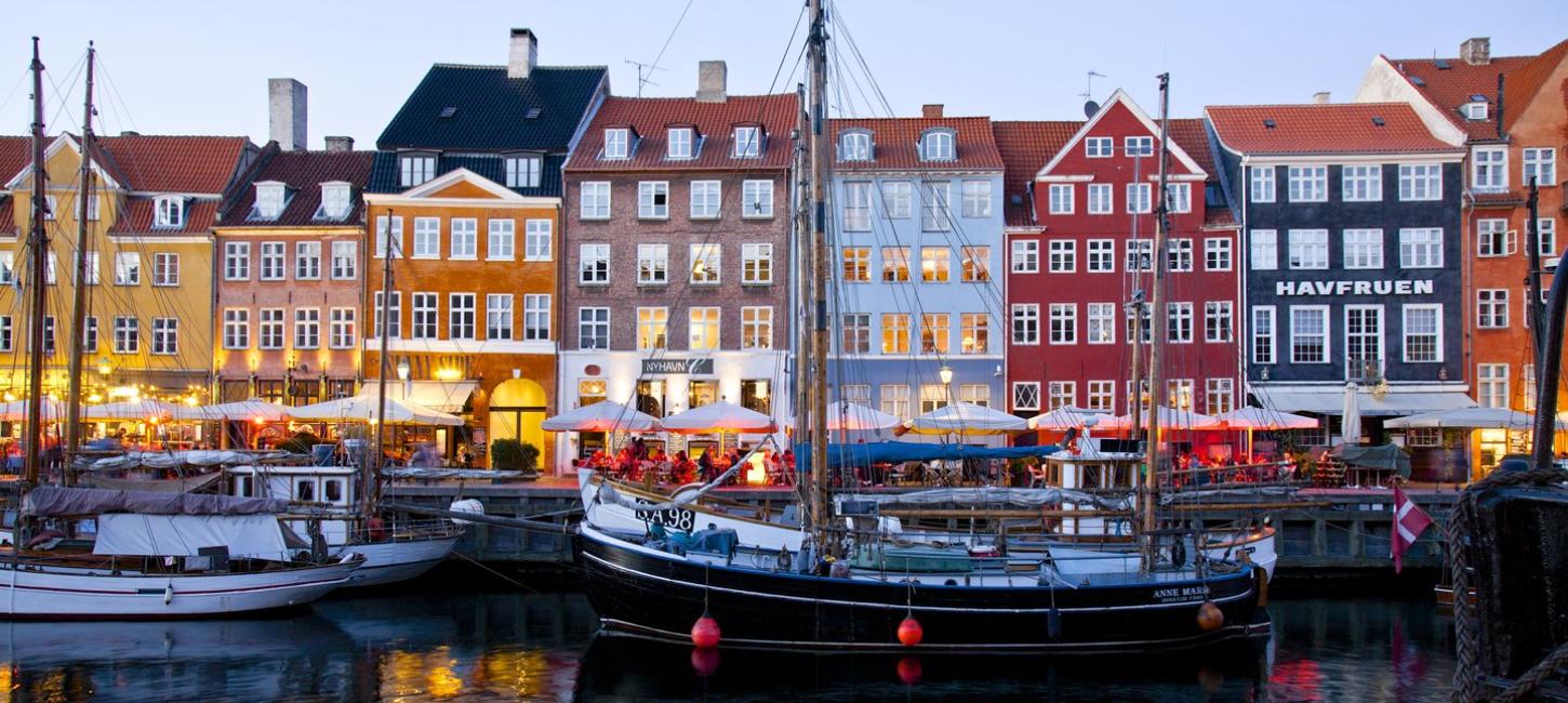 Colorful Nyhavn in Copenhagen - La Sirenetta di Andersen