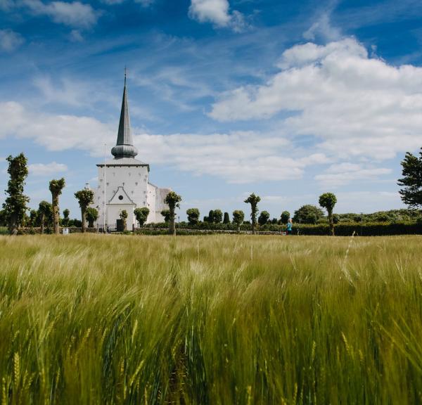 Kirche in idyllischer Natur in Südjütland, Dänemark