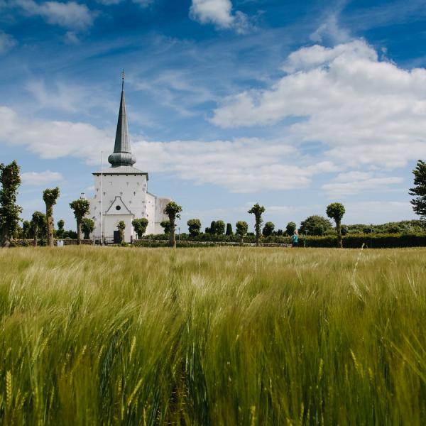 Kirche in idyllischer Natur in Südjütland, Dänemark