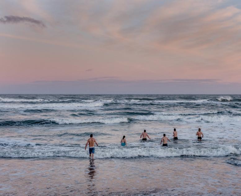 Winter bathers going into the water on a winter morning in Klitmoeller in North Jutland. 