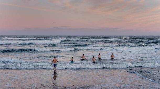 Winter bathers going into the water on a winter morning in Klitmoeller in North Jutland. 